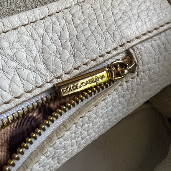 Dolce & Gabbana White Shoulder Bag with Gold Accents - Picture 15 of 16